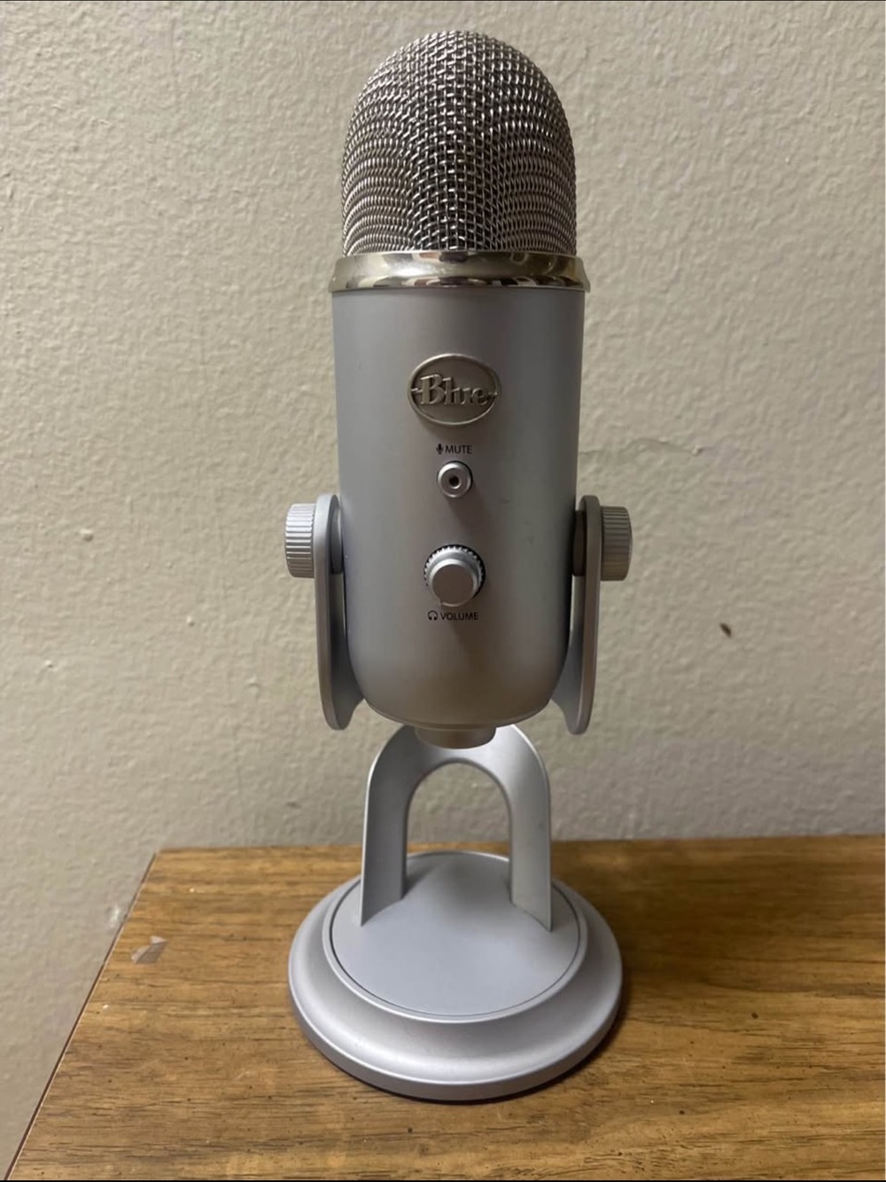 Yeti USB Microphone in Matte Silver and Chrome
